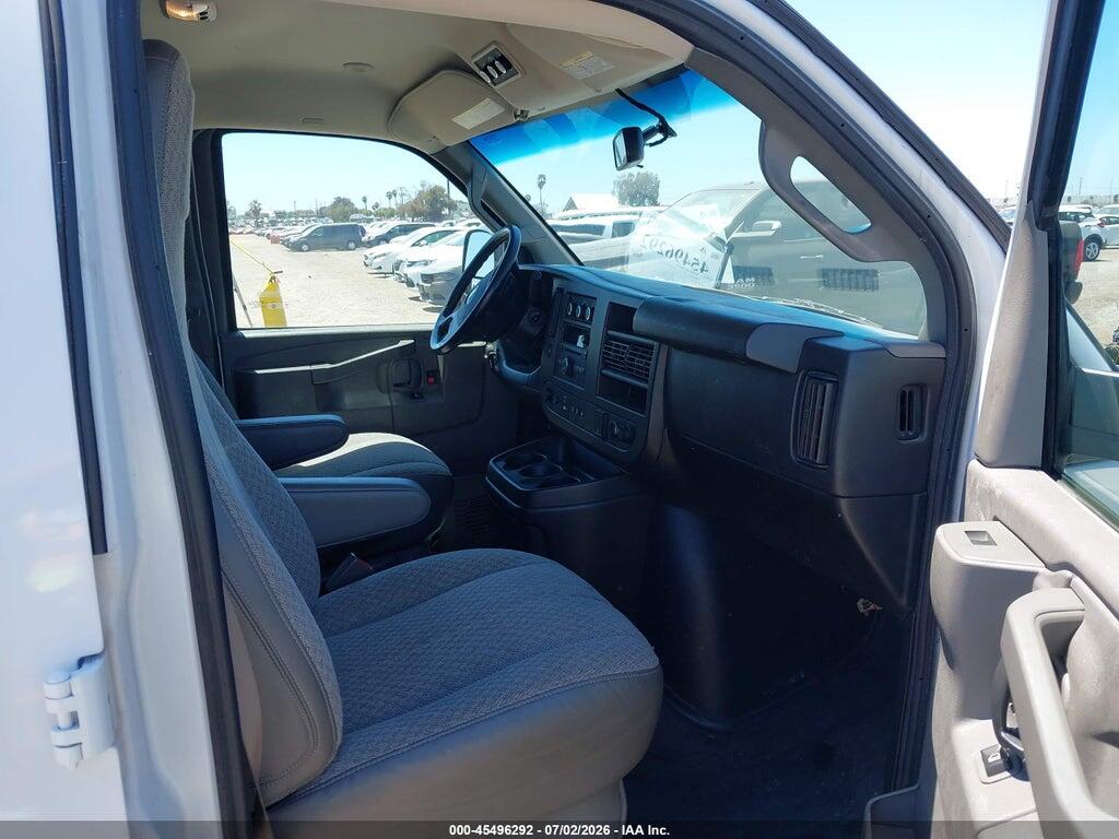 1GAWGEFG8K1290016 2019 CHEVROLET EXPRESS 2500 photo no. 5