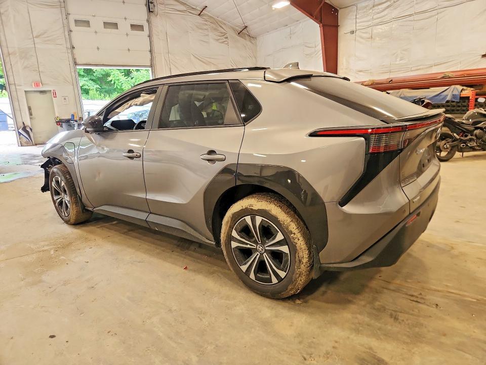 2025 TOYOTA BZ4X XLE — Фото 2 из 14