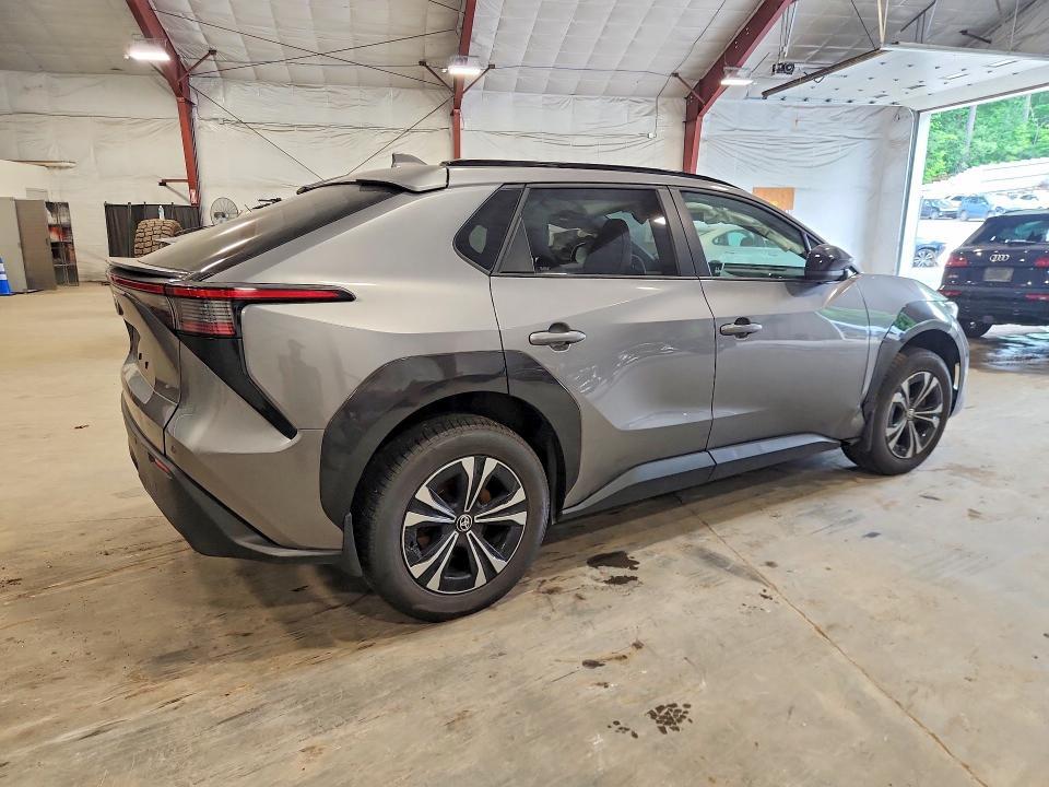 2025 TOYOTA BZ4X XLE — Фото 3 из 14