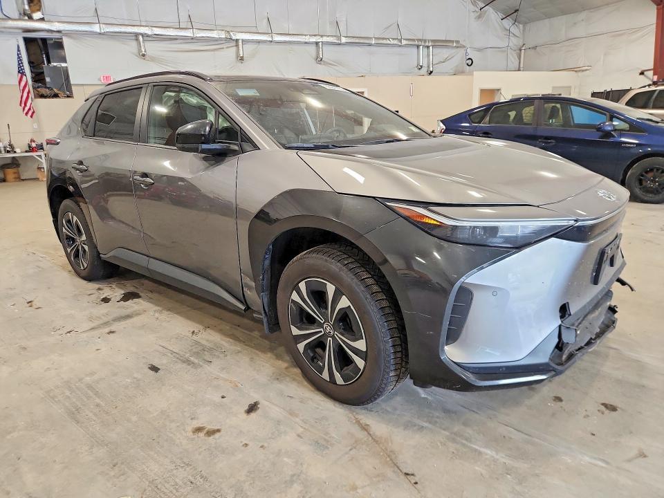 2025 TOYOTA BZ4X XLE — Фото 4 из 14