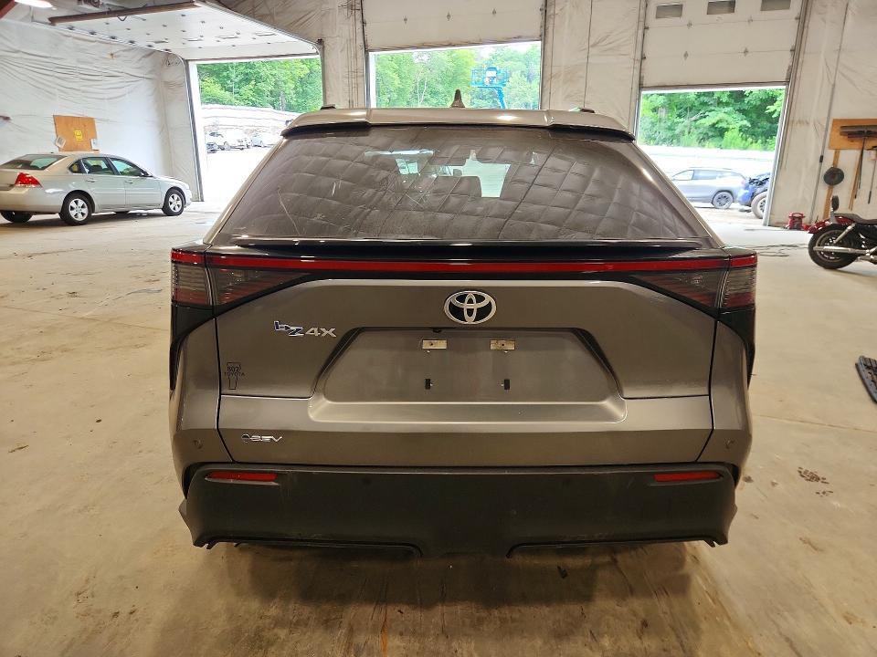 2025 TOYOTA BZ4X XLE — Фото 6 из 14