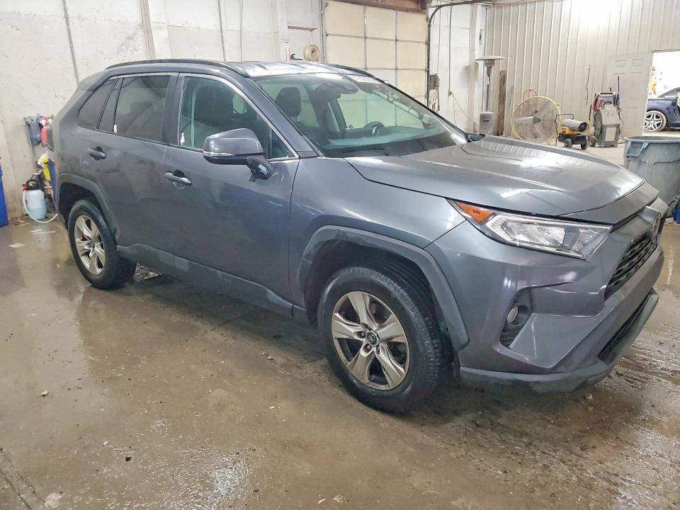 2021 TOYOTA RAV4 XLE — Фото 4 из 14