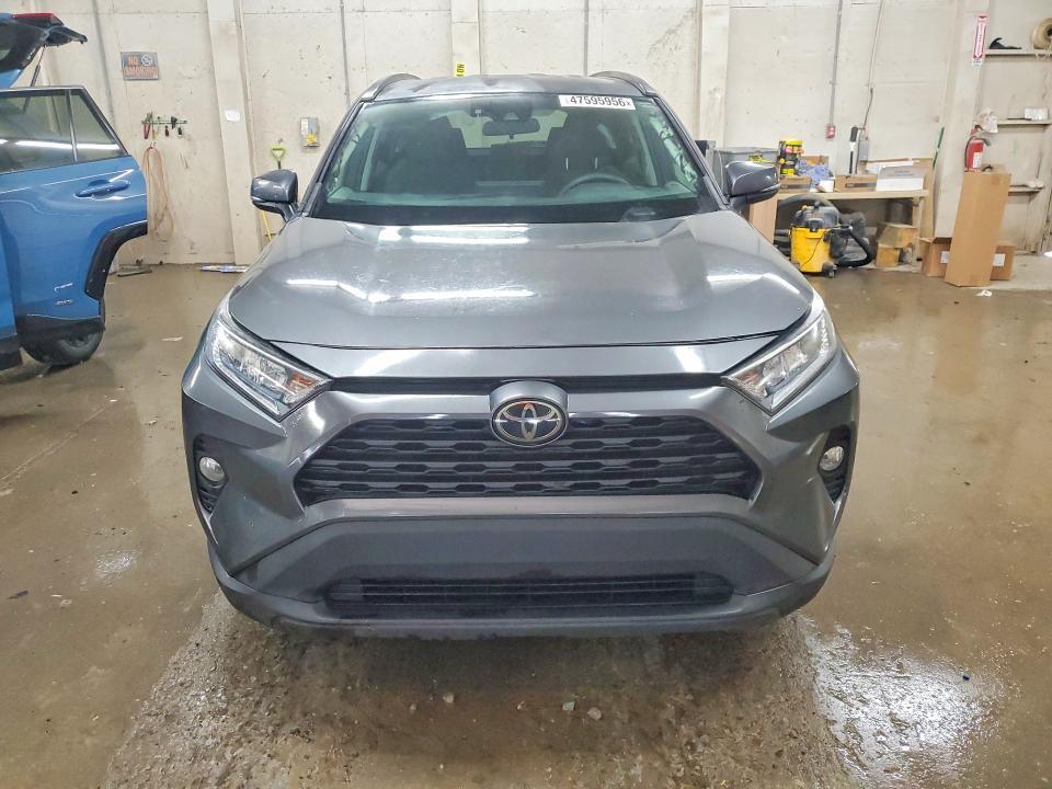 2021 TOYOTA RAV4 XLE — Фото 5 из 14