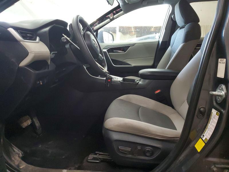 2021 TOYOTA RAV4 XLE — Фото 7 из 14