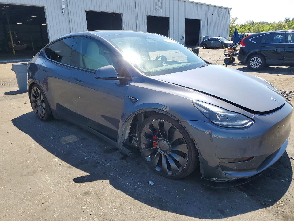 2023 TESLA MODEL Y — Фото 4 из 12