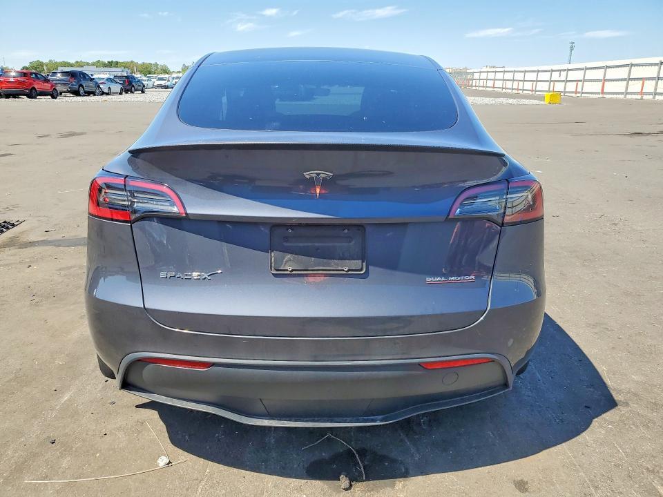 2023 TESLA MODEL Y — Фото 6 из 12