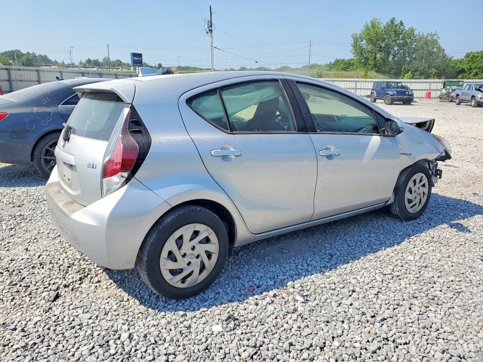 2016 TOYOTA PRIUS C — Фото 3 из 12