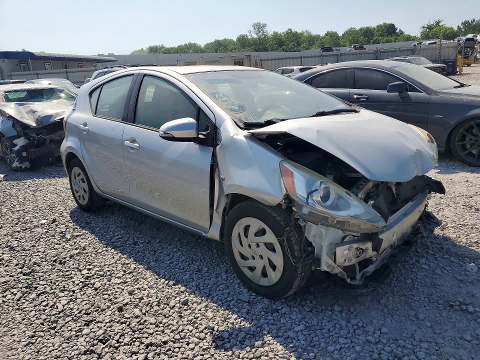2016 TOYOTA PRIUS C — Фото 4 из 12