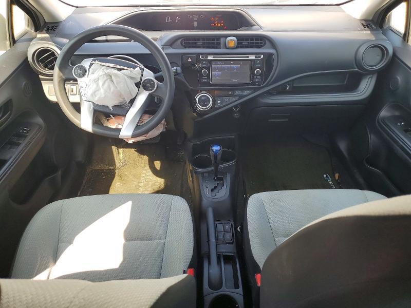 2016 TOYOTA PRIUS C — Фото 8 из 12