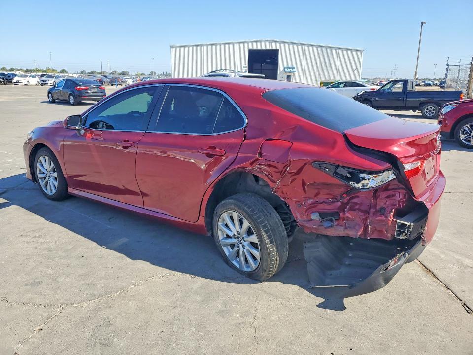 2018 TOYOTA CAMRY LE — Фото 2 из 12