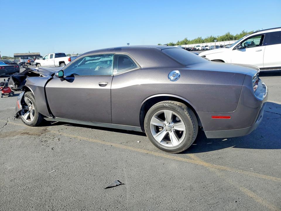2016 DODGE CHALLENGER SXT — Фото 2 из 13