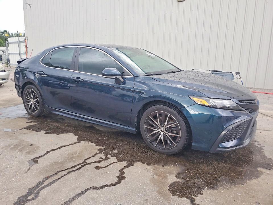 2021 TOYOTA CAMRY SE — Фото 4 из 13