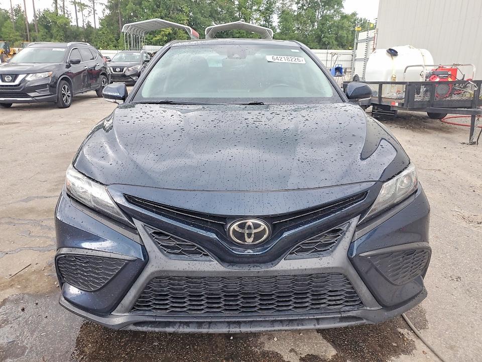 2021 TOYOTA CAMRY SE — Фото 5 из 13