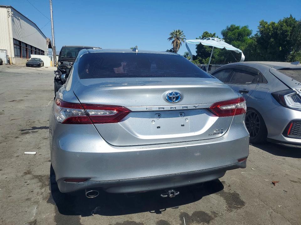 2018 TOYOTA CAMRY HYBRID XLE — Фото 6 из 13