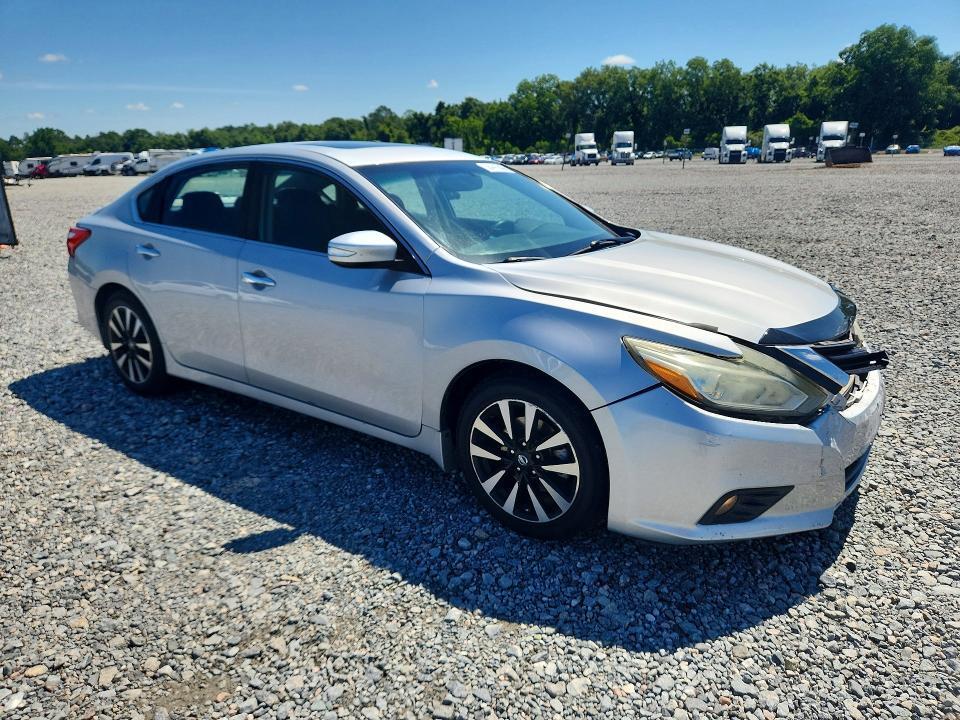 1N4AL3AP8HC197895 2017 NISSAN ALTIMA photo no. 4