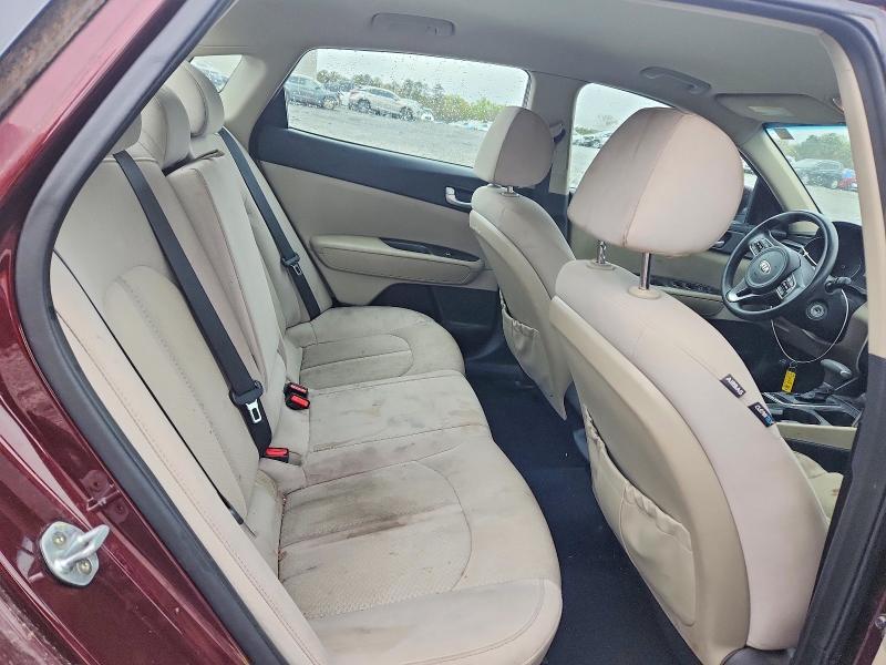 5XXGT4L30GG035777 2016 KIA OPTIMA photo no. 10