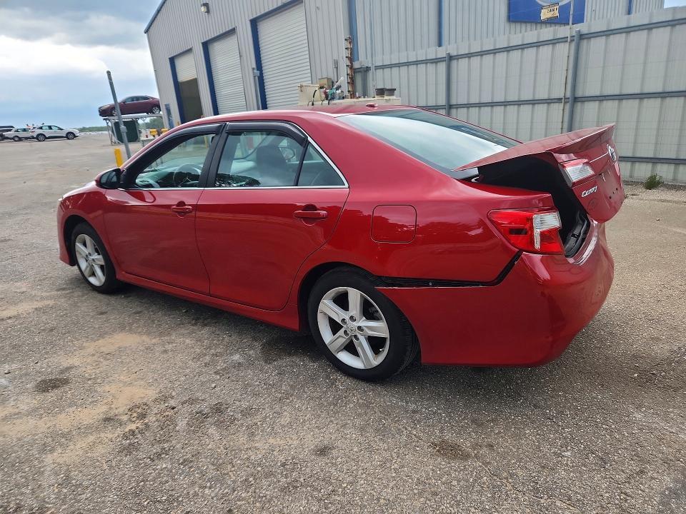 2014 TOYOTA CAMRY SE — Фото 2 из 12