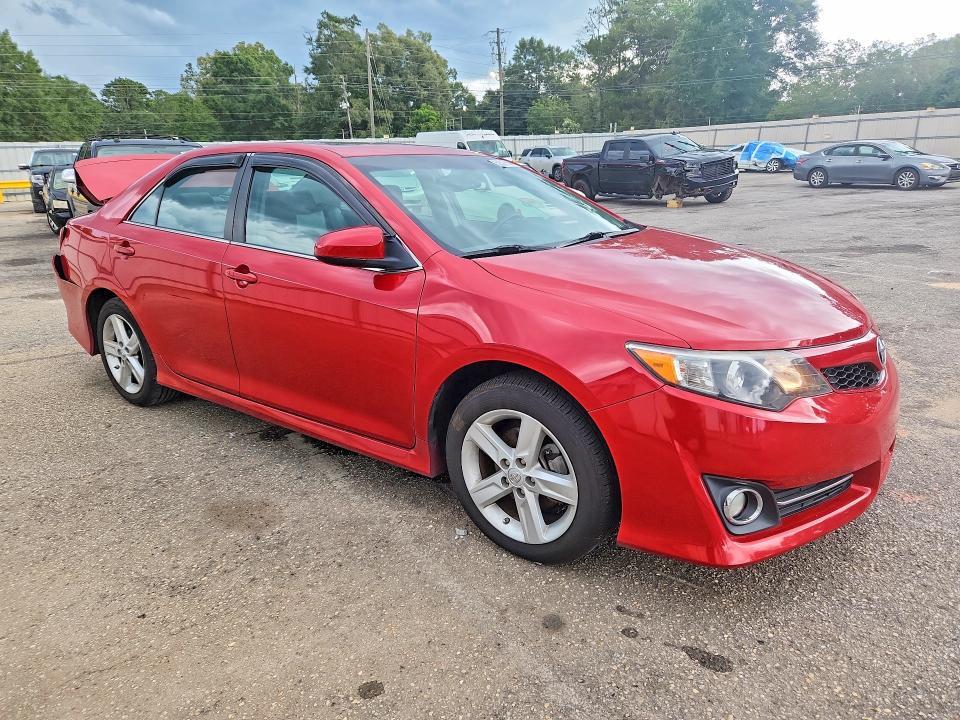 2014 TOYOTA CAMRY SE — Фото 4 из 12