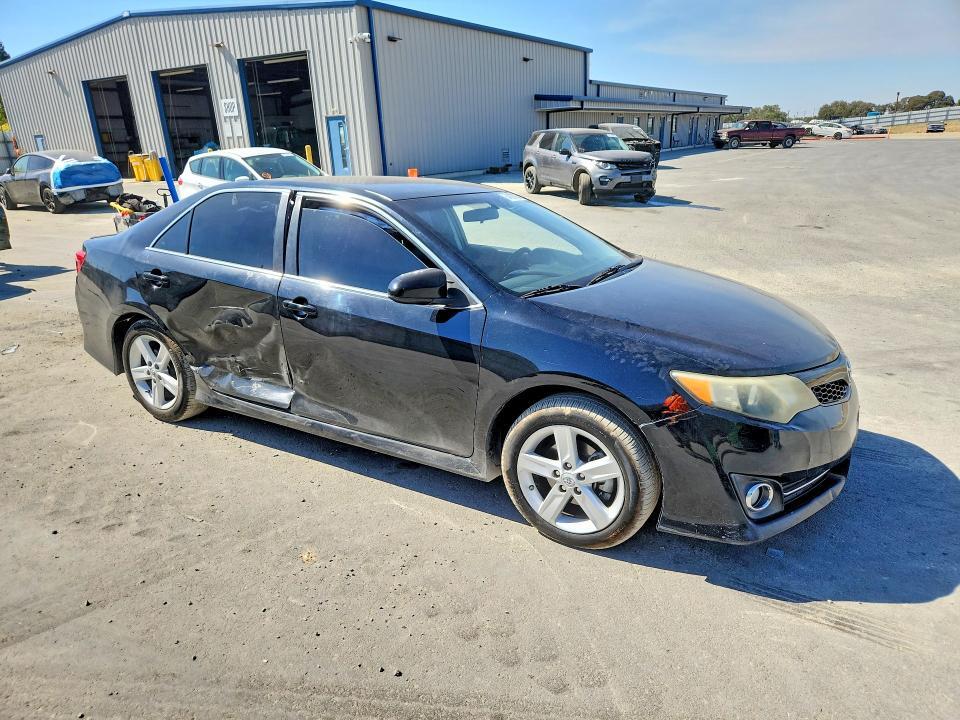 2013 TOYOTA CAMRY SE — Фото 4 из 12