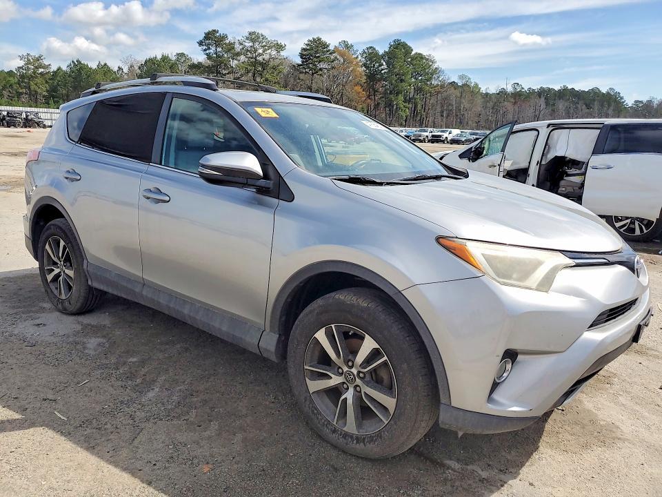2016 TOYOTA RAV4 XLE — Фото 4 из 13