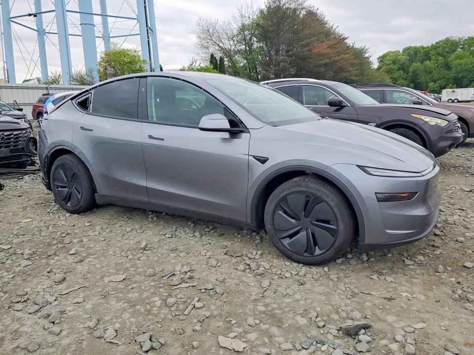 2026 TESLA MODEL Y — Фото 4 из 13
