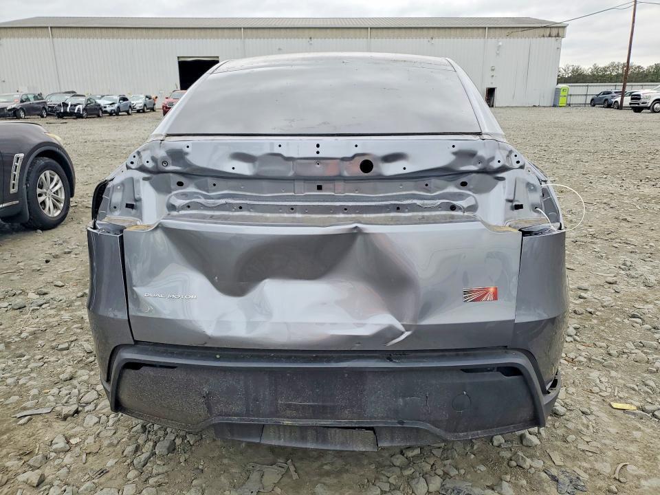 2026 TESLA MODEL Y — Фото 6 из 13