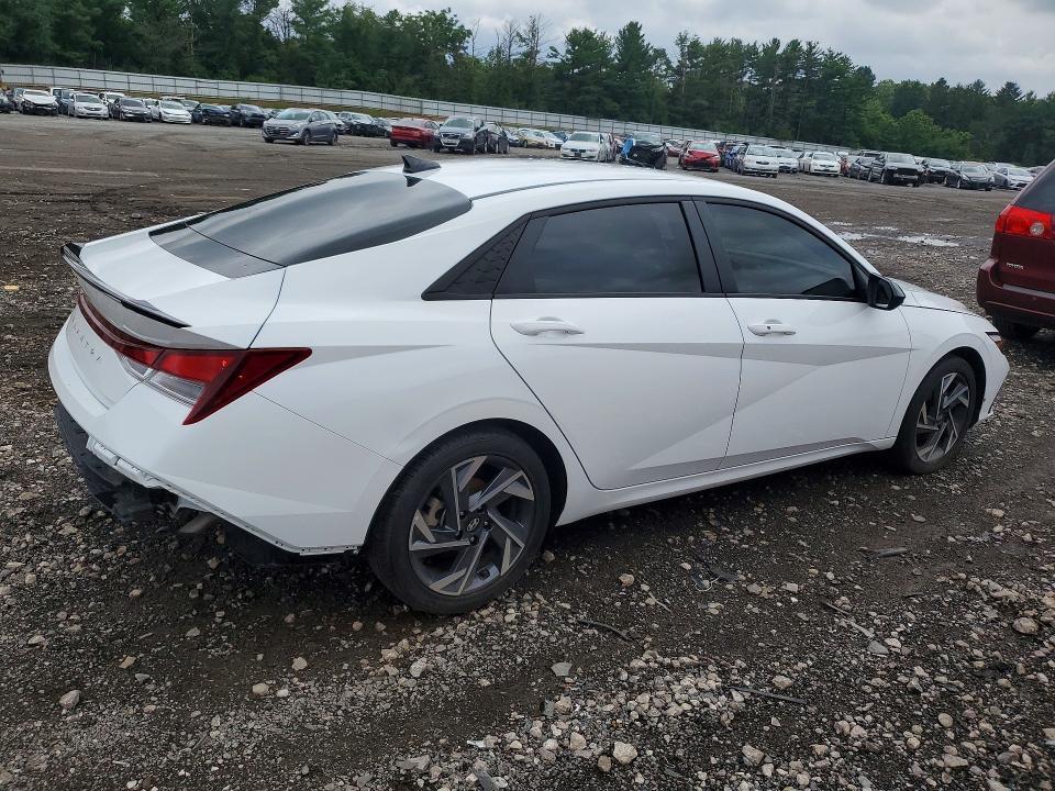 2025 HYUNDAI ELANTRA SEL SPORT — Фото 3 из 12