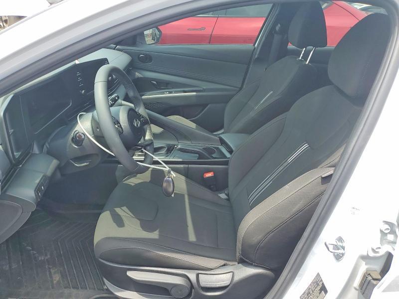 2025 HYUNDAI ELANTRA SEL SPORT — Фото 7 из 12