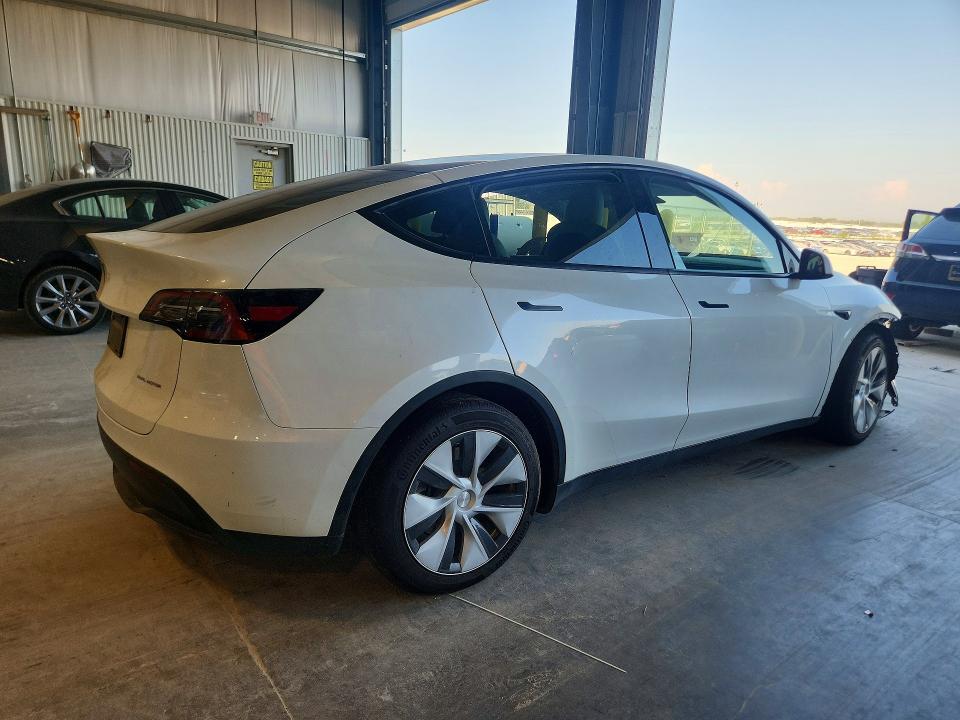 2023 TESLA MODEL Y — Фото 3 из 12