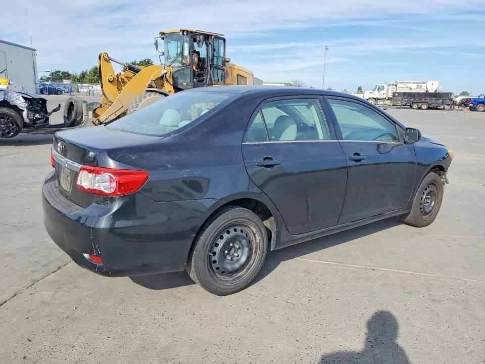 5YFBU4EE4DP192575 2013 TOYOTA COROLLA photo no. 3
