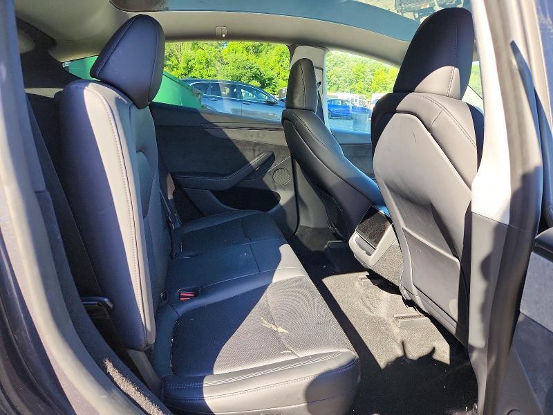 2026 TESLA MODEL Y — Фото 10 из 12
