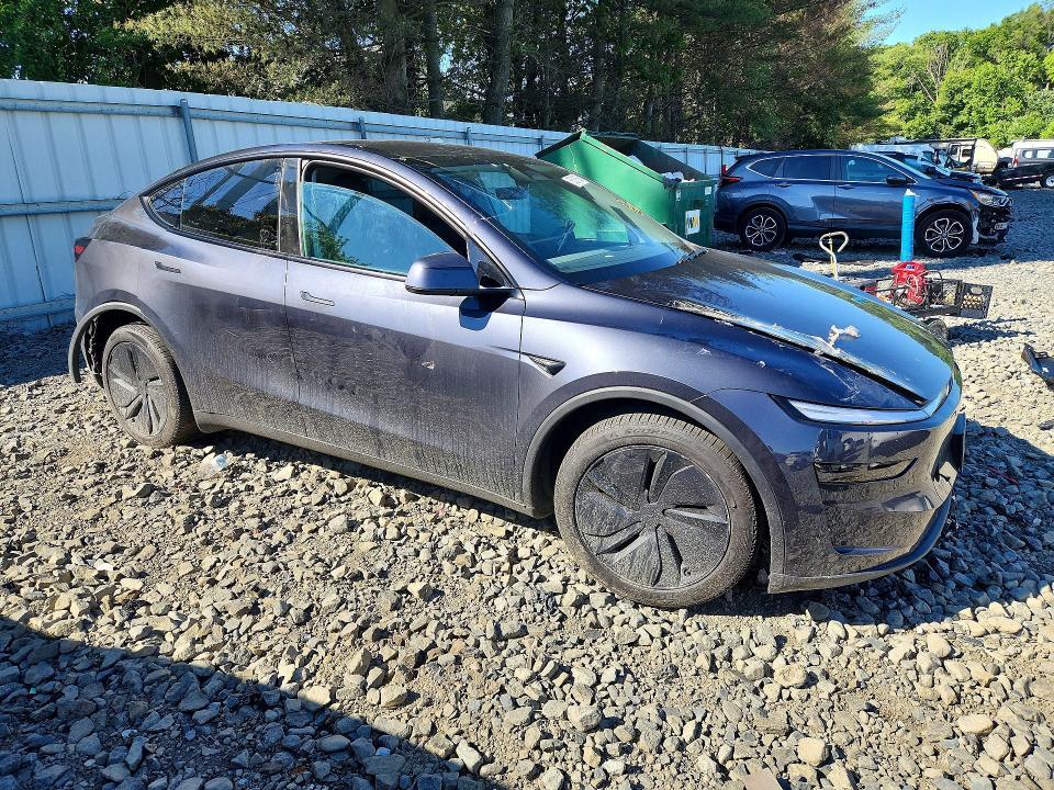 2026 TESLA MODEL Y — Фото 4 из 12