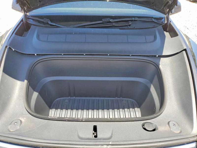 2026 TESLA MODEL Y — Фото 11 из 12