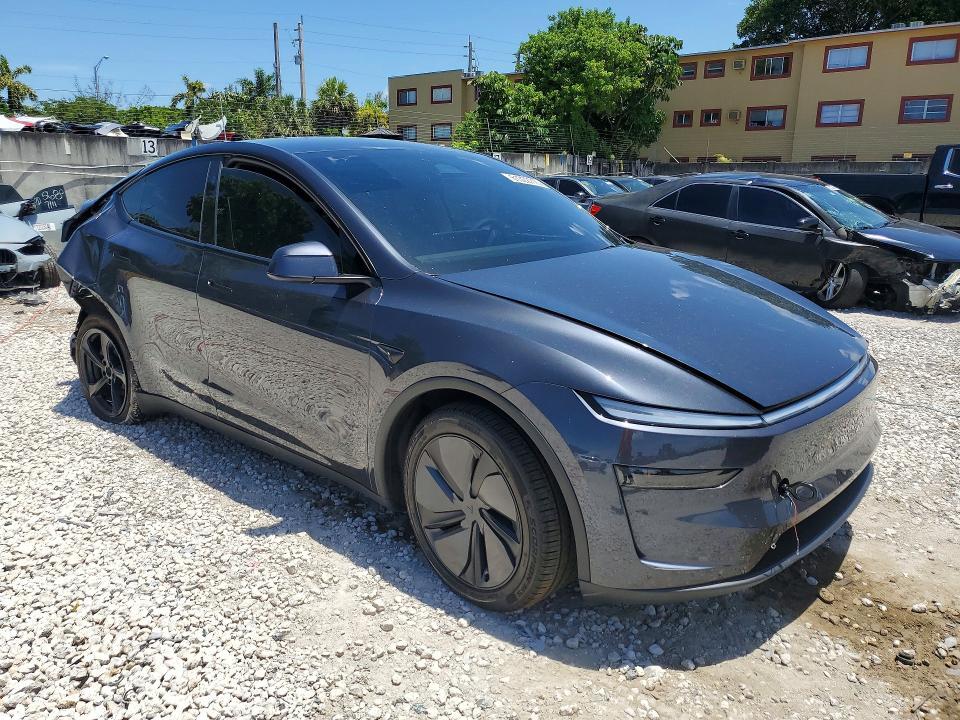 2026 TESLA MODEL Y — Фото 4 из 12