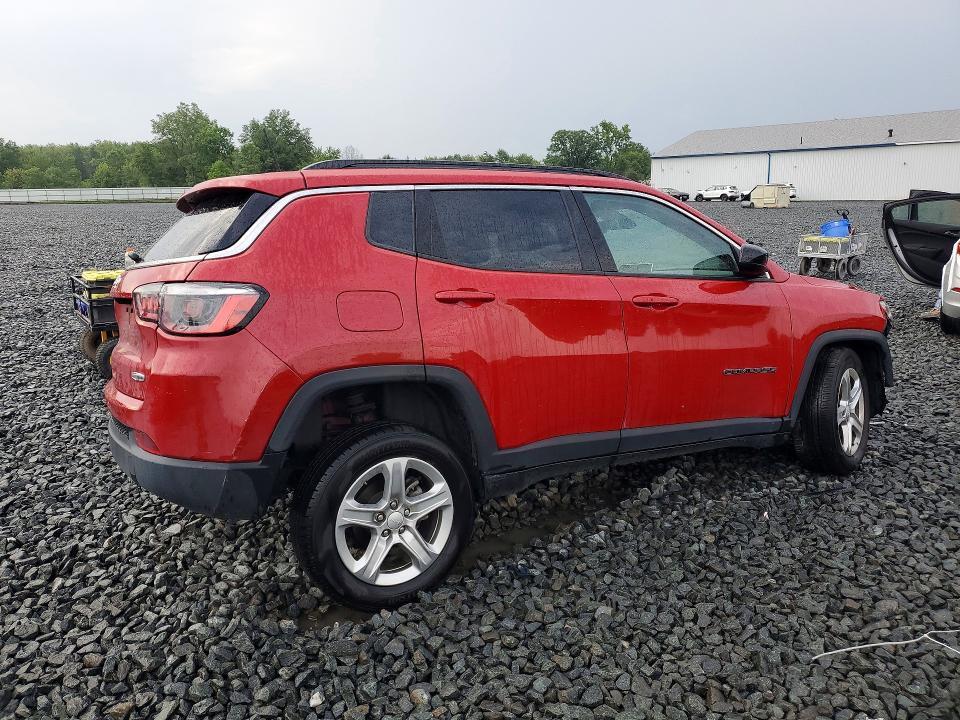 2023 JEEP COMPASS LATITUDE — Фото 3 из 13