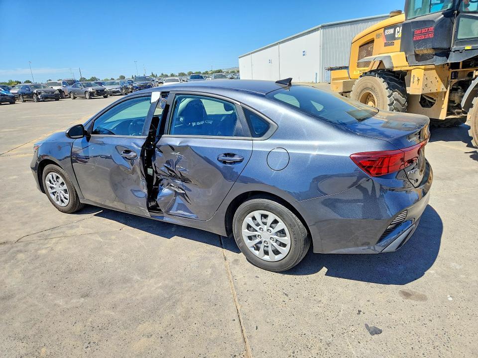2023 KIA FORTE LX — Фото 2 из 13