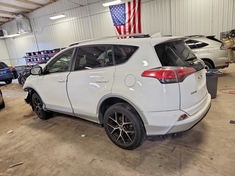 2016 TOYOTA RAV4 SE — Фото 2 из 12