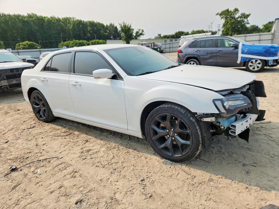 2021 CHRYSLER 300 S — Фото 4 из 13