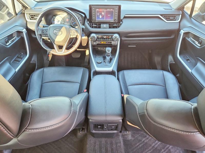 2021 TOYOTA RAV4 HYBRID XLE PREMIUM — Фото 8 из 12
