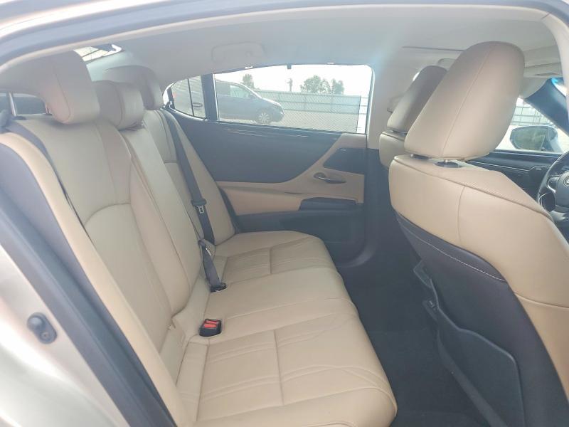 2020 LEXUS ES 300H ULTRA LUXURY — Фото 10 из 12