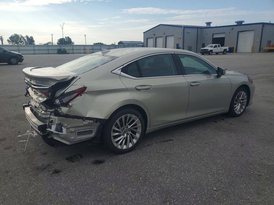 2020 LEXUS ES 300H ULTRA LUXURY — Фото 3 из 12