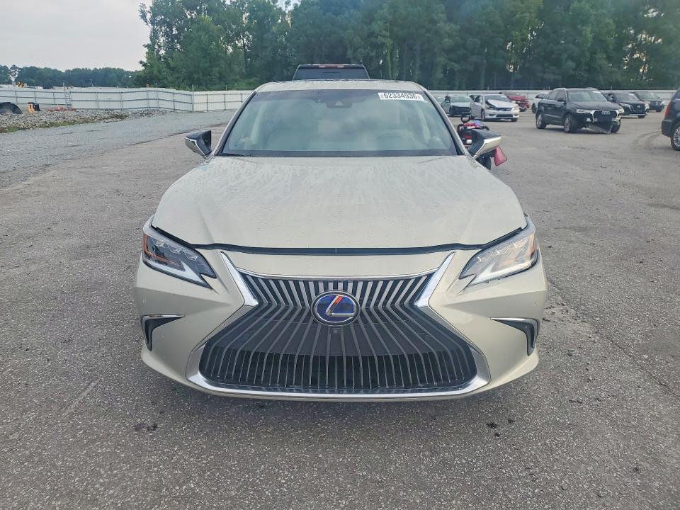 2020 LEXUS ES 300H ULTRA LUXURY — Фото 5 из 12