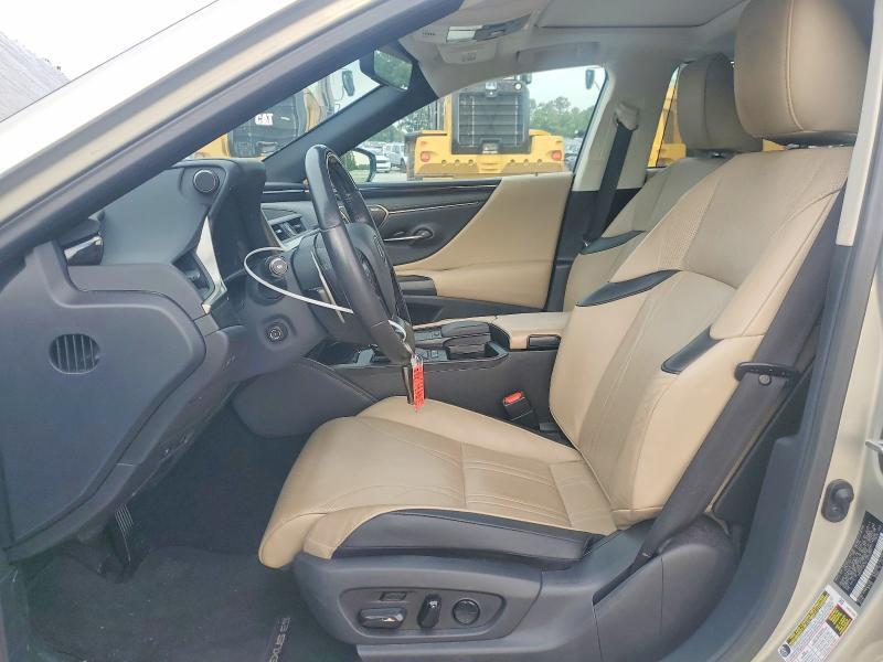 2020 LEXUS ES 300H ULTRA LUXURY — Фото 7 из 12