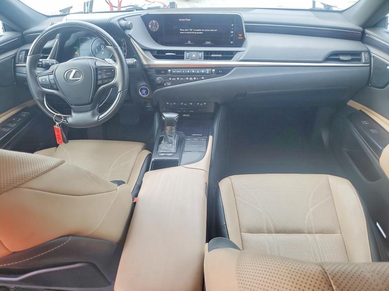 2020 LEXUS ES 300H ULTRA LUXURY — Фото 8 из 12