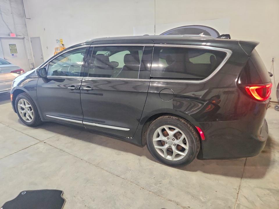 2018 CHRYSLER PACIFICA TOURING L PLUS — Фото 2 из 13