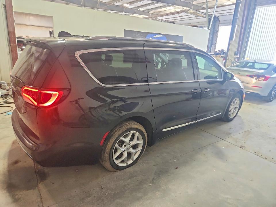 2018 CHRYSLER PACIFICA TOURING L PLUS — Фото 3 из 13