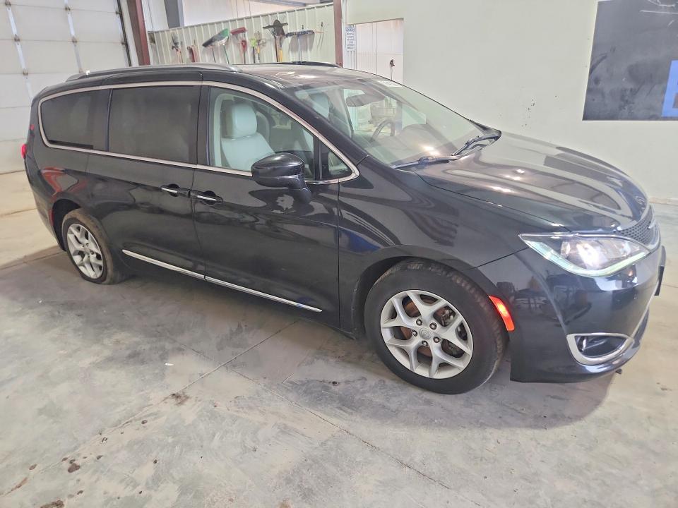 2018 CHRYSLER PACIFICA TOURING L PLUS — Фото 4 из 13