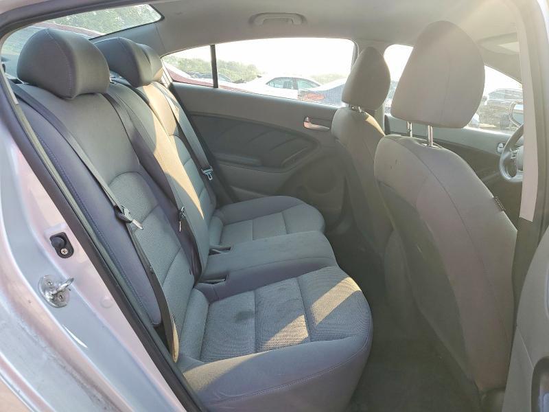 2017 KIA FORTE LX — Фото 10 из 12