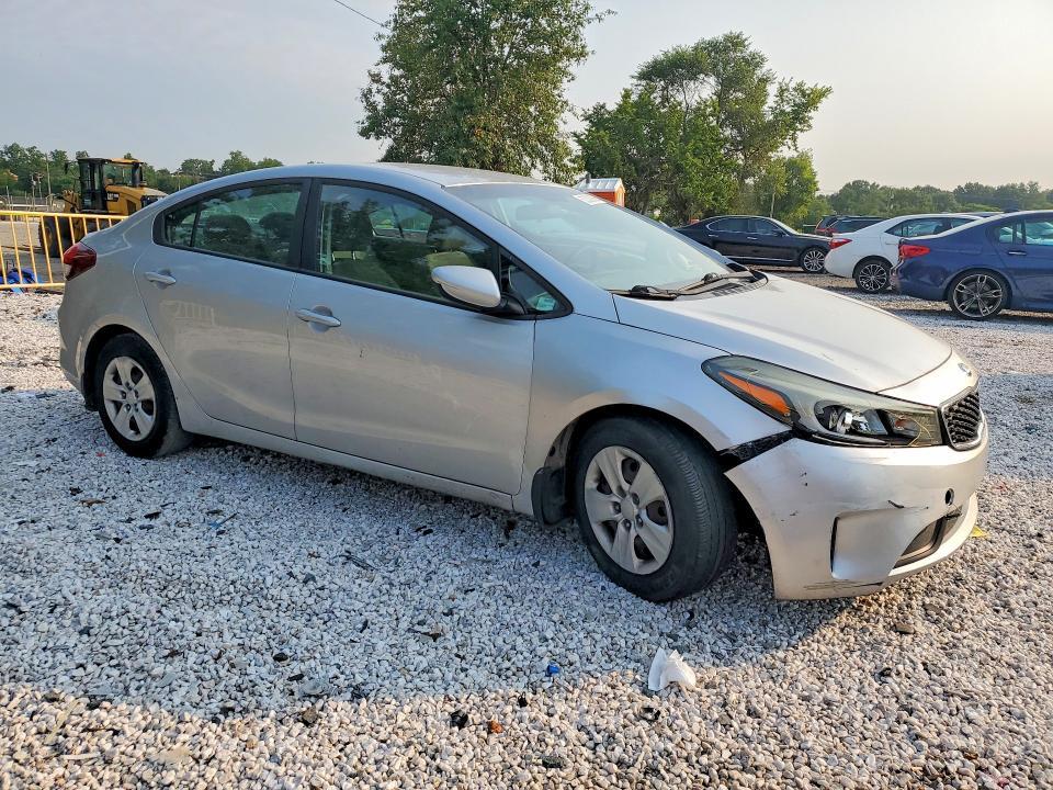 2017 KIA FORTE LX — Фото 4 из 12