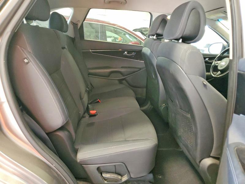 5XYPG4A32GG028574 2016 KIA SORENTO photo no. 11